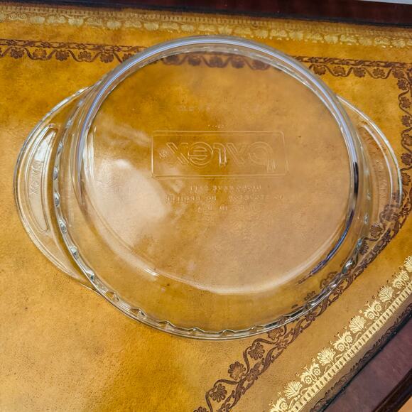 Pyrex Bakeware 9.5" Clear Scalloped Glass Classic Pie Plate Made in USA 2229 - Picture 6 of 6
